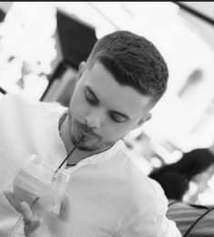 Ionu, 25 Ani , Heterosexual, Bărbat